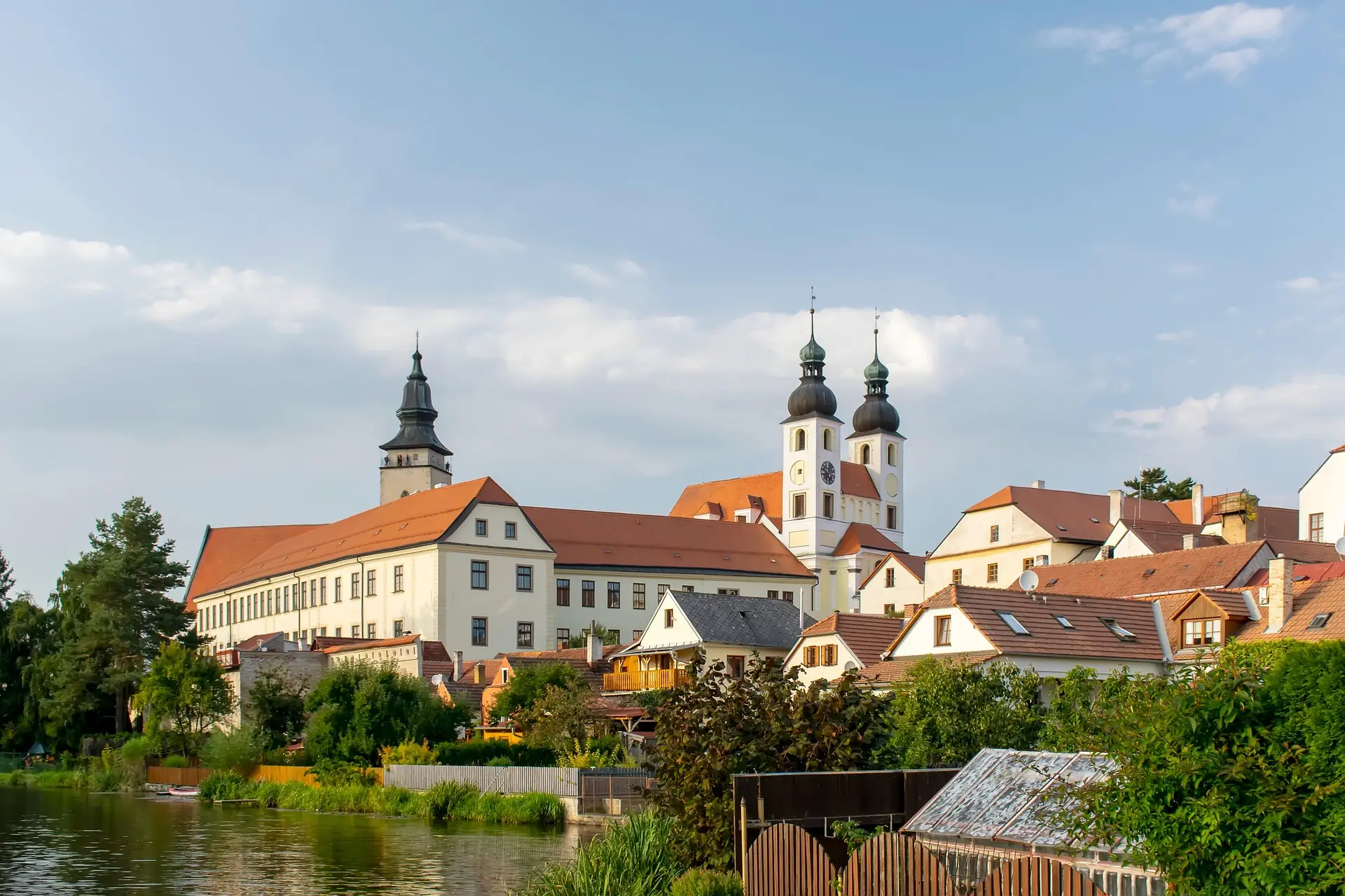 Scenic view of a European town near a river, representing Lingua Learn Hungary language center and its cultural learning environment.